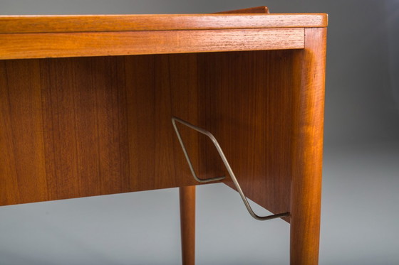 Image 1 of  Skandinavisch-moderner Teakholz-Schreibtisch, zugeschrieben H. Brockmann Petersen für Poul M. Jessen, 1960er Jahre