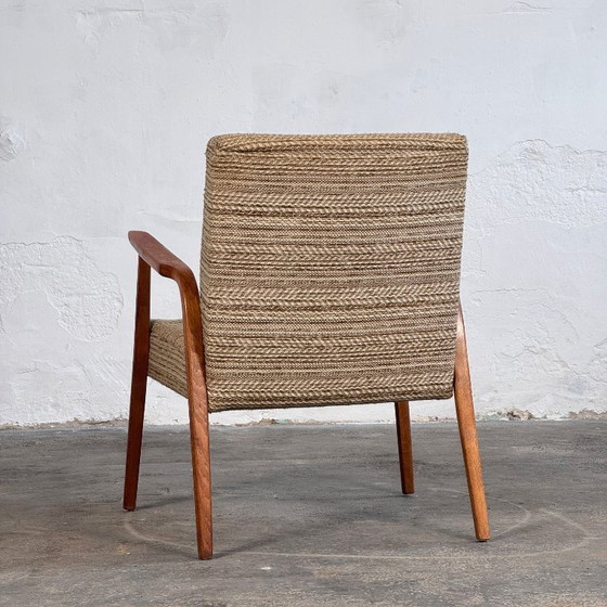 Image 1 of Een paar eikenhouten fauteuils uit de DDR, geschikt voor renovatie, 1960