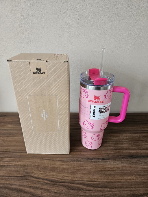 Stanley Quencher Hello Kitty Becher