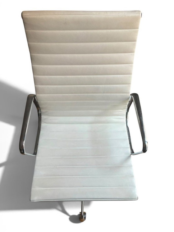 Authentieke Eames EA 119 bureaustoel voor Herman Miller/Vitra - wit leer (jaren 70) – Fauteuils, Leather (photo 11 of 17)