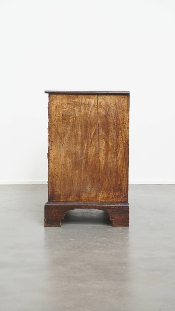 Image 1 of Preciosa cómoda inglesa antigua del siglo XVIII