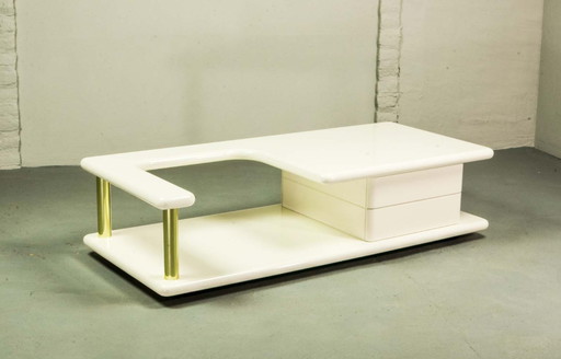 White High Gloss Lacquered Free Form Mid-Century Italian Design Coffee Table with Brass Accents.