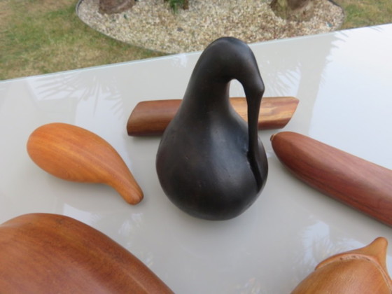 Image 1 of 12 große exotische Früchte aus Holz, 70er Jahre