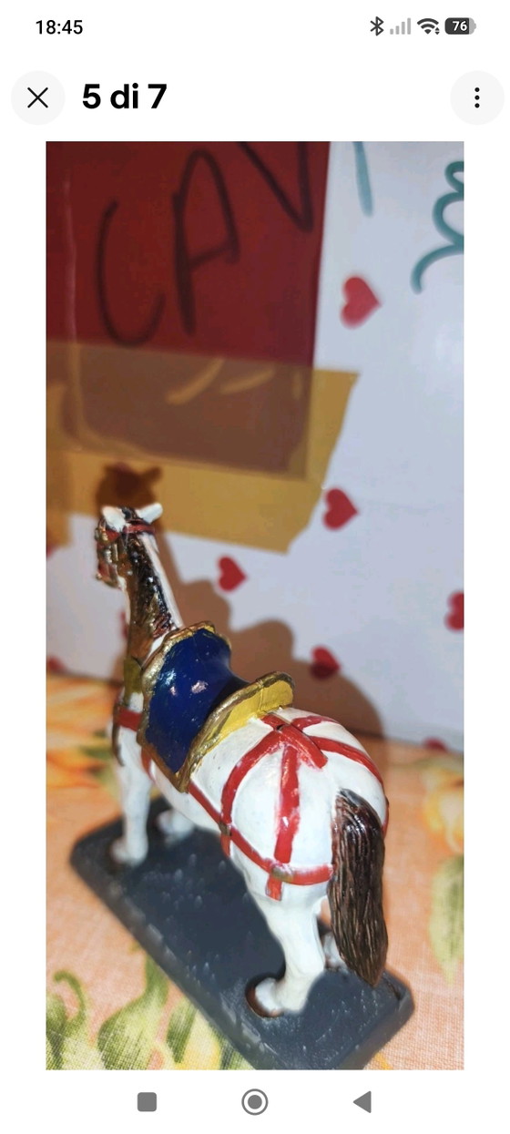 Caballo de metal en miniatura con el escudo de armas de los Carabinieri AA.C. – Objetos decorativos (photo 5 of 7)