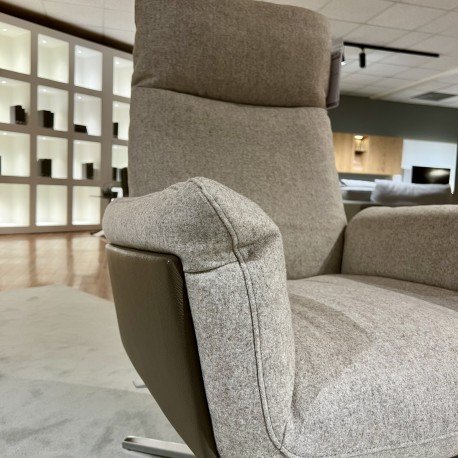 Image 1 of Shelby si rilassa