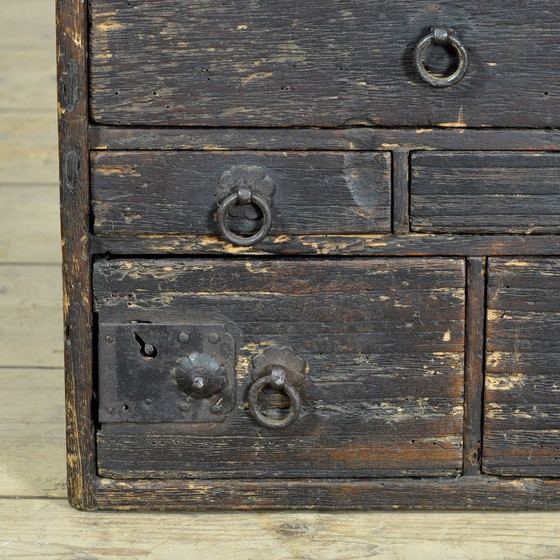 Antique Japanese small chest of drawers, circa 1900 – Iron, Wood (photo 11 of 12)
