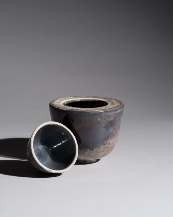 Image 1 of Studio Ceramic Box Duo – Mario Enke, Duitsland, 2010 · Reductiegebakken steengoed containers in grijze en blauwe tinten