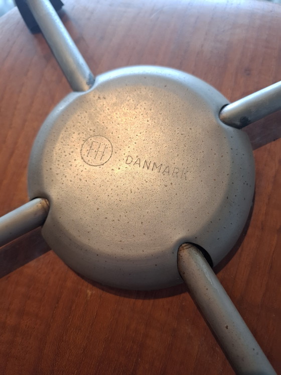 Image 1 of Vintage Scandinavian design table with 8 chairs – Fritz Hansen (1960s)