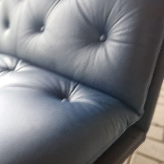 Image 1 of Artifort Kho Liang C684 blauw leren driezitsbank design bank gecappitioneerd