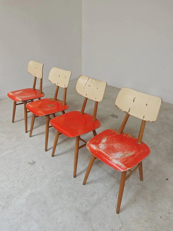 Lot de 4 chaises en bois rouges Ton (Thonet) des années 1960. – Chaises de salle à manger, Wood, Vintage (photo 2 of 16)