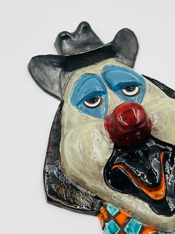 Image 1 of Große, an der Wand befestigte Clownmaske aus glasierter Terrakotta