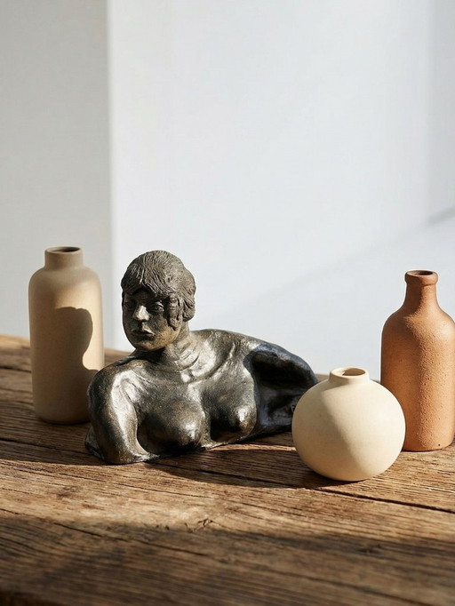 Keramikbüste einer Frau aus dem 20. Jahrhundert, ein nicht identifiziertes Kunstwerk.