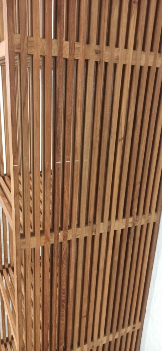 Image 1 of Bibliothèque en bois à lattes