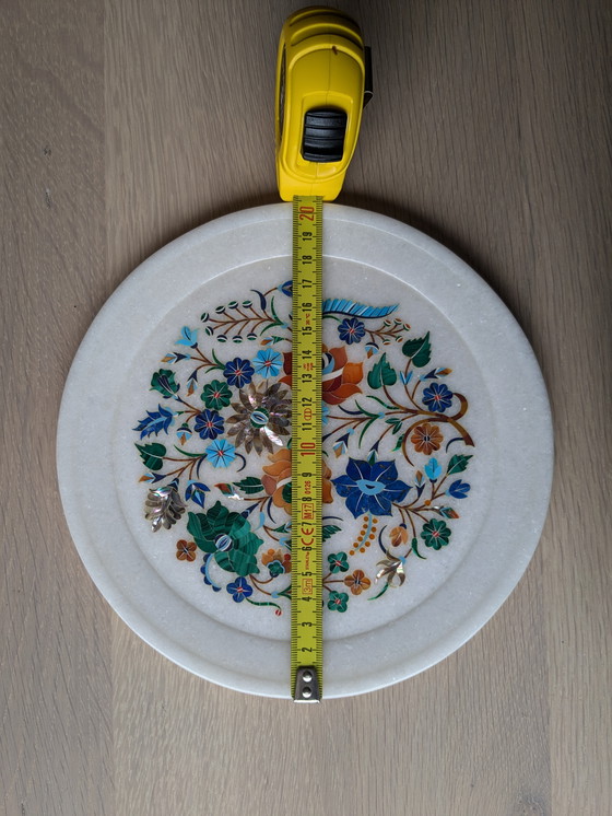 Image 1 of Piatto intarsiato in marmo bianco