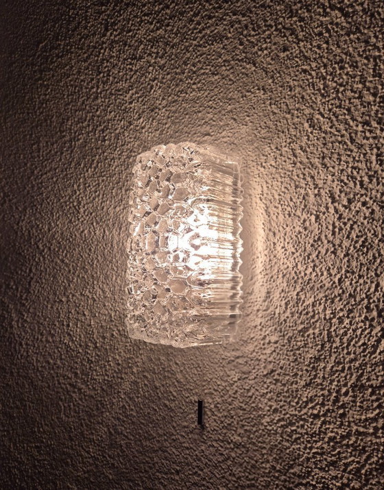 Image 1 of Glashütte Limburg wandarmatuur van ijsglas met trekschakelaar, vintage lamp uit 1960