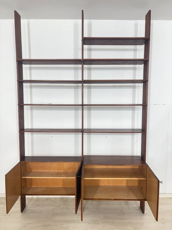 Image 1 of Silla voladiza de teca de mediados de siglo / Estantería de pared / Sistema de estanterías de la década de 1960