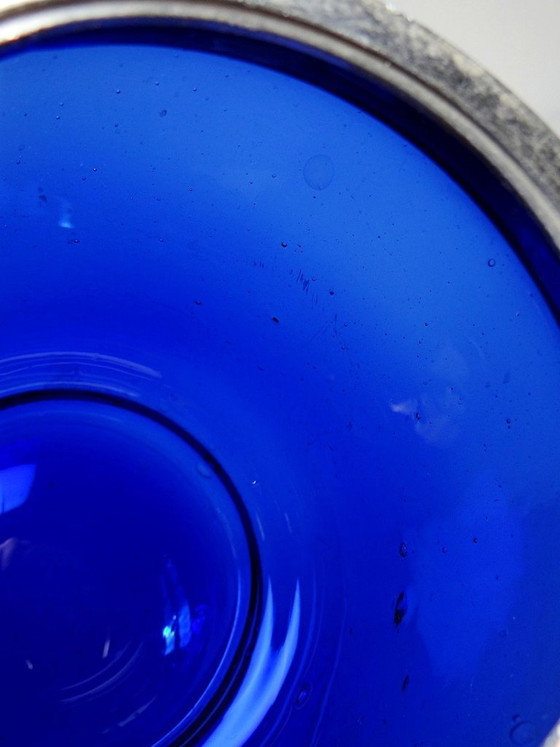 Image 1 of Tarro antiguo para galletas o dulces, de cristal azul cobalto y metal plateado, principios del siglo XX.