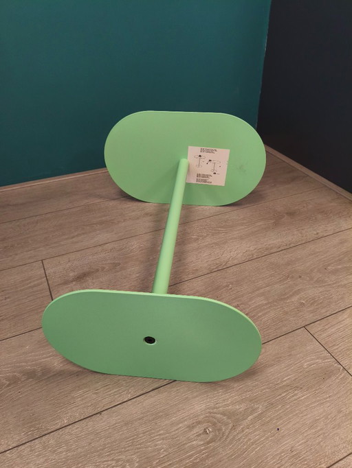 Tavolino laterale moderno in metallo verde