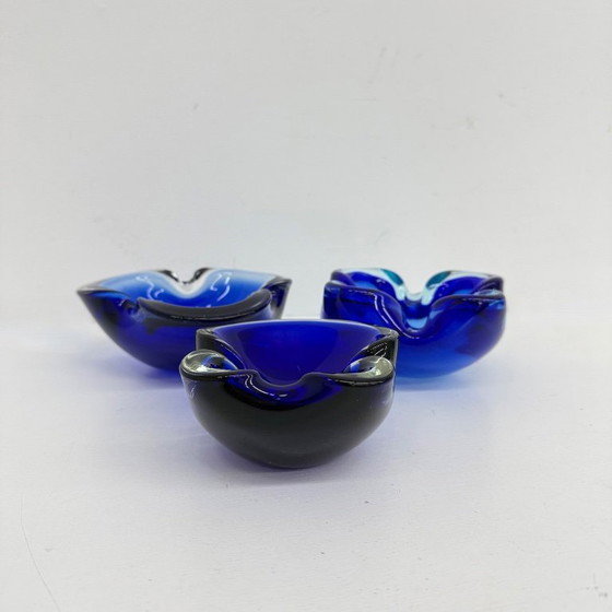 Image 1 of 1 van 6 Mid century design blue murano glass bowls, 1970’s