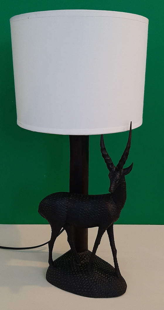 Image 1 of Lámpara de mesa con antílope de ébano, Kenia, década de 1960.
