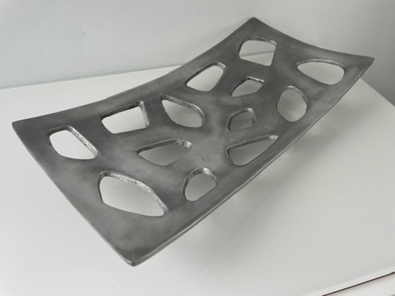 Image 1 of Artistieke aluminium schaal met opengewerkt patroon