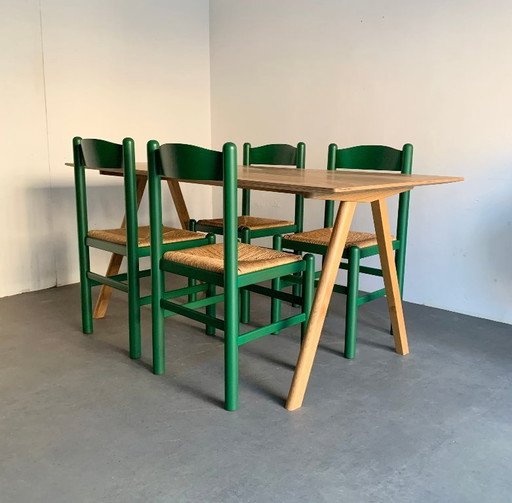 4 Italiaanse stoelen van hout en riet.