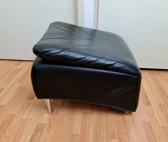 Image 1 of Puf reposapiés otomano Schillig de cuero negro