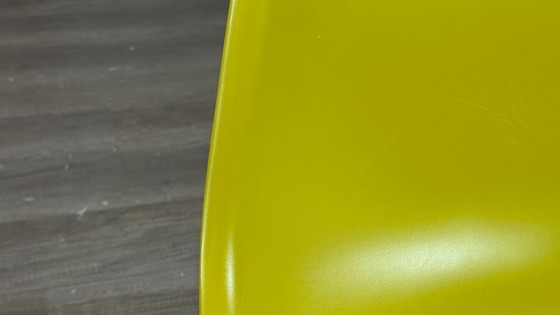 Image 1 of Vitra DSR giallo
