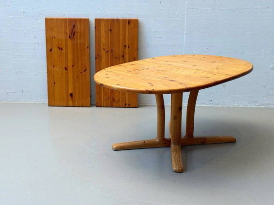 Image 1 of Mesa de comedor extensible fabricada en pino macizo por Dyrlund Denmark, década de 1980.