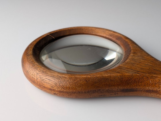 Image 1 of Lupa danesa de madera de nogal de mediados de siglo, década de 1950