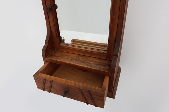 Image 1 of Houten Art Deco scheerkast met afgeschuinde spiegel, Frankrijk