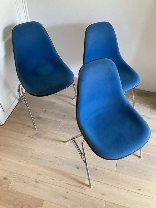 3 sedie da pranzo Eames in fibra di vetro di Vitra – eetkamerstoelen, Metal, Chrome (photo 2 of 15)