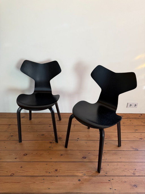 Arne Jacobsen per Fritz Hansen | Grand Prix Wood | set di 2 sedie