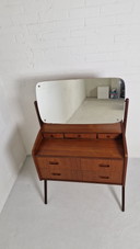 Elegante toletta o scrivania dal design danese.