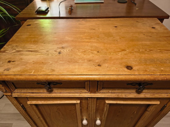 Image 1 of Antike Kommode aus Kiefernholz