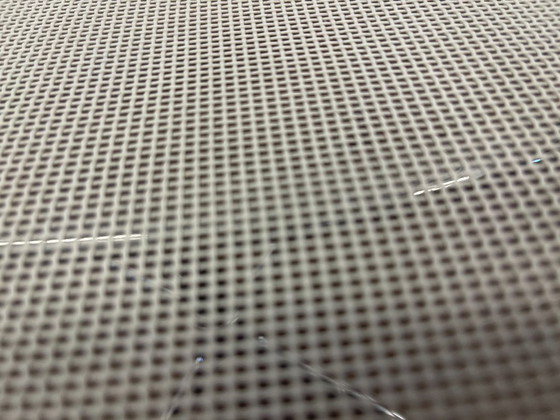 Vitra EA 107 – Wit Netweave Chroom | Charles & Ray Eames – Vergaderstoel, Textile, Aluminium (photo 17 of 17)