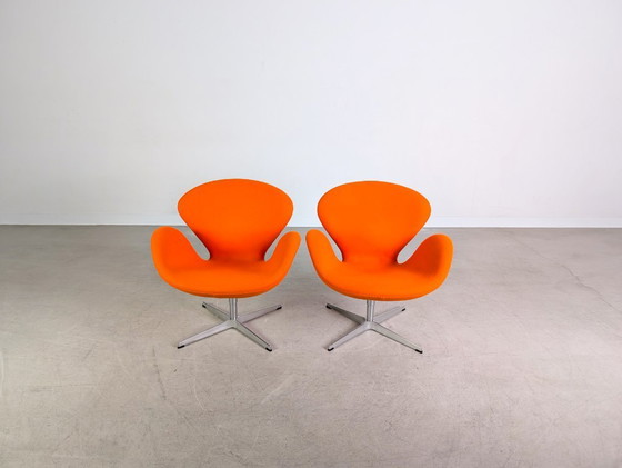 Image 1 of 2x Original Fritz Hansen Swan chair Arne Jacobsen fabric orange
