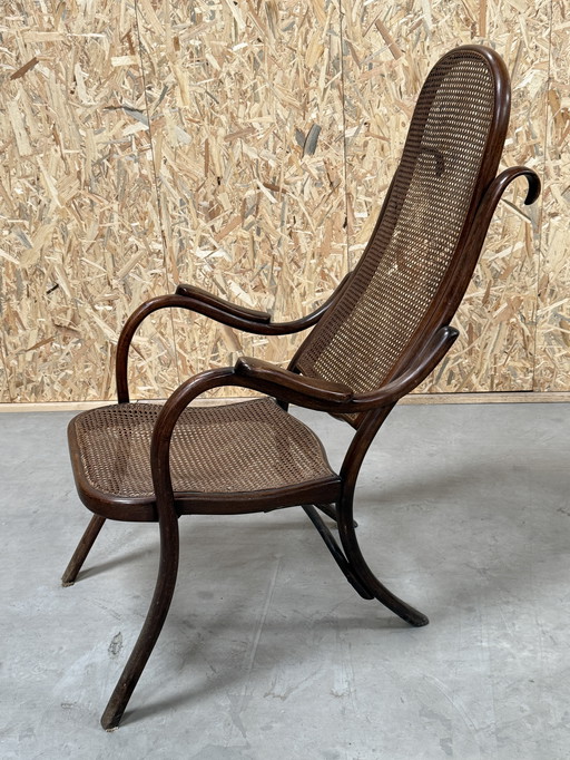 Fauteuil rond unique de 1865 de Michel Thonet