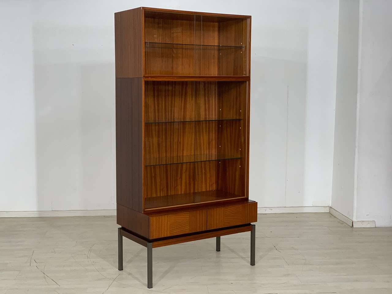 Antique Showcase - Antieke vitrinekasten - Winkelinrichtingen