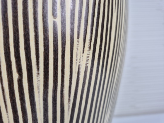 Image 1 of Pot de fleurs XXL en céramique des années 1950. Jardinière vintage « Zèbre ».