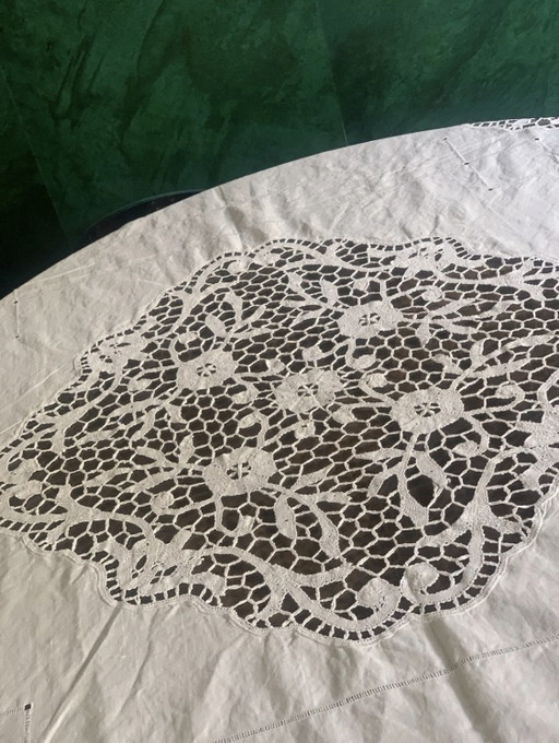 Magnífico mantel de lino con encaje 210x210 cm