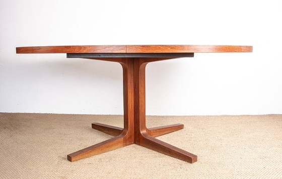 Image 1 of Zeer grote Deense teakhouten eettafel, ovaal en uitschuifbaar, met centrale voet, model HM 55, John Mortensen Dyrlund.