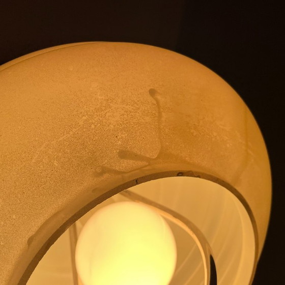 Weiße Glas-Pendelleuchte mit Ausziehmechanismus im Stil der 1970er Jahre für das Esszimmer – Pendelleuchten (photo 9 of 10)