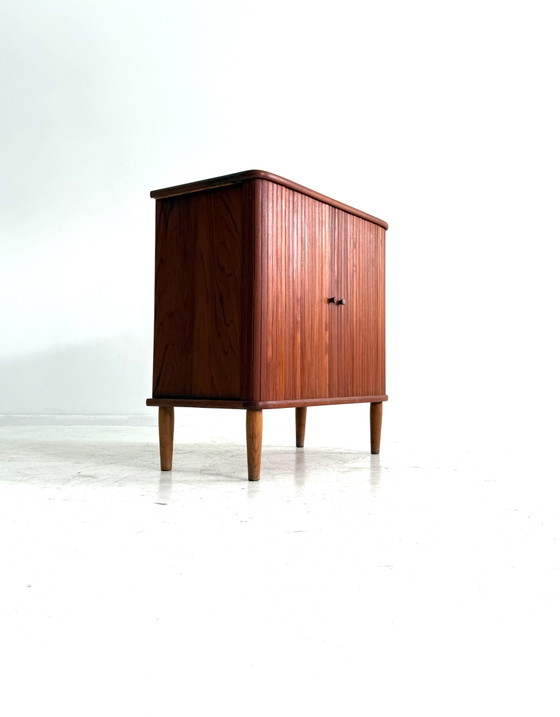 Vintage Danish Teak Wall cabinet with Tambour Doors ‘60 – Wood (photo 9 of 9)