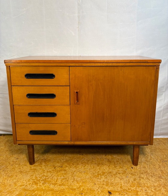 Petit buffet vintage en teck, style scandinave, années 1960 | Compact et élégant. Un superbe buffet vintage (photo 4 of 8)