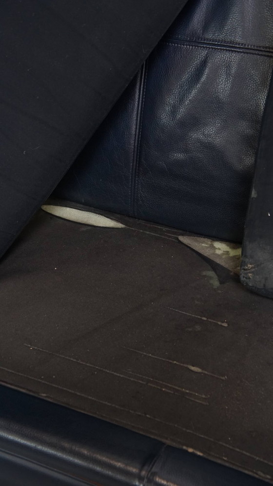 Image 1 of 2.5-zits Art Deco design bank van Schuitema met houtwerk en donkerblauw rundleer