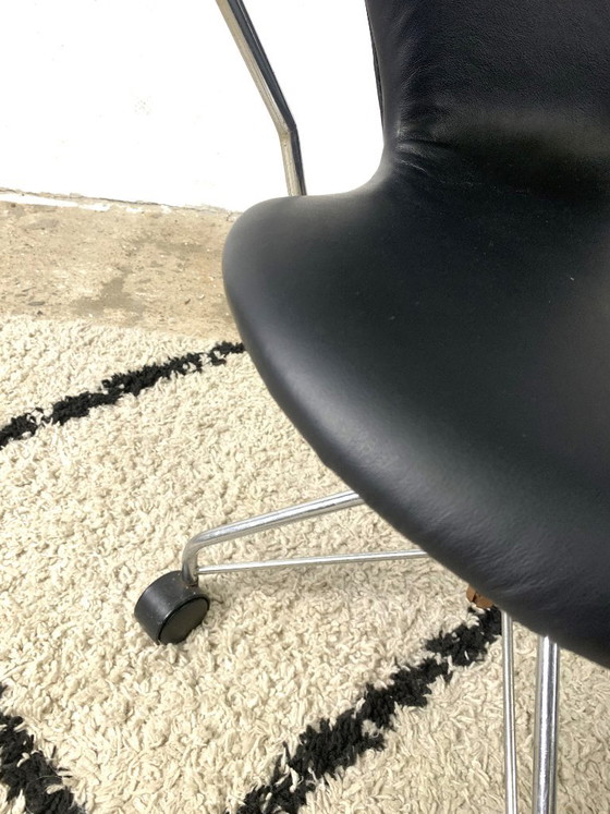 Seven Office Chair by Arne Jacobsen for Fritz Hansen, Denmark, 1960s – Swivel chairs, Leather, Vintage (photo 8 of 8)