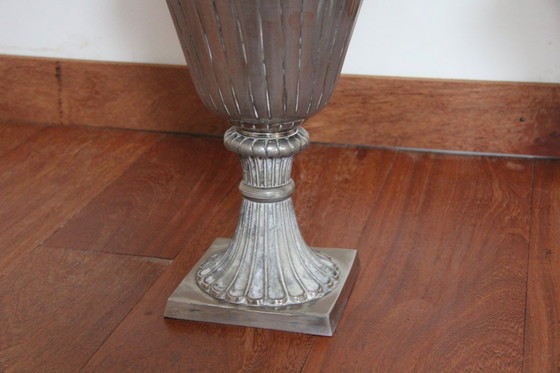 Image 1 of 2 monumentale silberfarbene Ziervasen