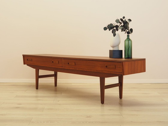 Image 1 of Aparador bajo de teca, diseño danés, década de 1960, fabricado en Dinamarca.