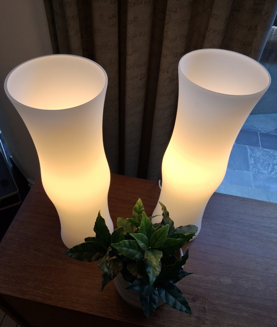 Image 1 of 2 grote tafellampen wit glas , made in Denmark by Frandsen jaren 90